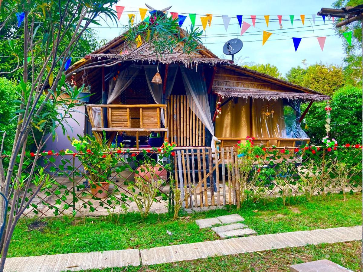 The Mountain Ozone: Rustic Retreat at Kaeng Krachan Villa Ban Song Phi Nong  Exterior photo